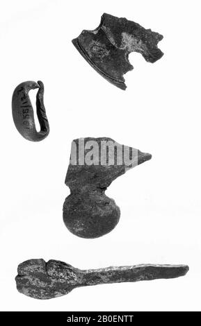 Bronze hook, hook, metal, bronze, length: 2 cm, roman 1-300, Netherlands, Utrecht, Vianen, Hagestein, Lek Stock Photo