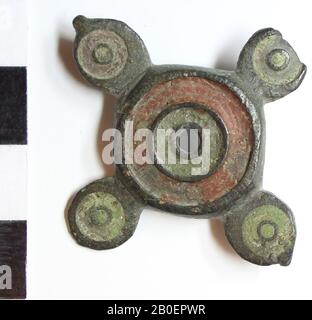 Fibula of bronze. Round disc filled with red enamel and surrounded by 4 round protrusions. The pin is broken., Fibula, brooch, metal, bronze, enamel, 4.0 x 4.0 x 0.7 cm, Roman 300 Stock Photo