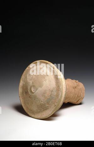 Terracotta wall nail, from the ziggurat (temple tower) of Chogha Zanbil in south-west Iran. Hollow, chalice-shaped shaft (tube), open at the bottom, with spinning marks and, especially near the opening, traces of deep finger impressions (to reinforce the fastening in the wall). Wall thickness shaft: approx. 3 cm. The tubular shaft is closed with a concave medallion, approx. 29.5 cm in diameter, with a second, smaller truncation below. The medallion shows traces of green glaze on the top and carries an inscription in cuneiform script: Ik, Untash-Napirisha., Building element, inscription Stock Photo