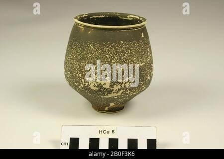 The Netherlands Roman period, urn, pottery, h, 11.6 cm, diam, 10.8 cm, roman, the Netherlands, Limburg, Heerlen, Heerlen Stock Photo