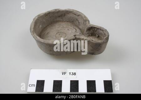 Pottery oil lamp with open top, with spout and stand ring. The ear is missing., Oil lamp, pottery, 11,1 x 8,1 x 4,1 cm, roman, Netherlands, Utrecht, Bunnik, Fighting Stock Photo