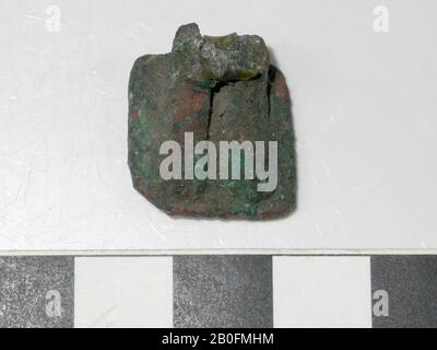 image, Must, sitting, crown, fragment, Fragmented into 6 fragments, the foot fragment probably does not belong to the rest. Preserved in September 2009, 4 particles have been merged into 2, fragments, pedestal still loose., Bronze, goddess, bronze, length: 12.5 cm, Late Period (?), Egypt Stock Photo