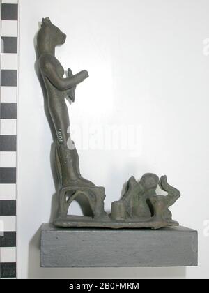 statue, Bastet, tabouret, cat, man, vase, collar, bronze, goddess, bronze, length: 13.5 cm, Late Period (?), Egypt Stock Photo