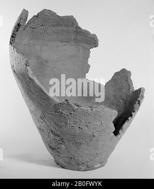 Large Germanic urn of earthenware with serrated edge. Some glueing and additions, ca. 1 Stock Photo