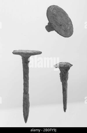 PDF) Five iron nails from the Roman hoard at Inchtuthil | Matasha Mazis -  Academia.edu