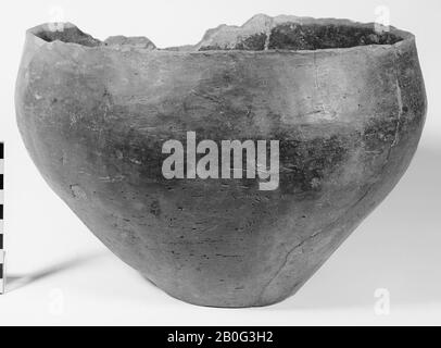 Undecorated large bowl of earthenware. Old bondings and additions, surface damage. Contains cremated residues., Bowl, earthenware, h: 18 cm, diam: 26.7 cm, prehistory -1200 Stock Photo