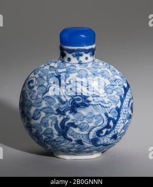 Chinese, Snuff Bottle, Porcelain, Height: 2 1/2 in. (6.4 cm Stock Photo