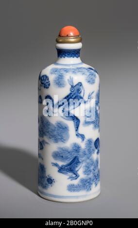 Chinese, Snuff Bottle, Porcelain, Height: 3 1/8 in. (7.9 cm Stock Photo