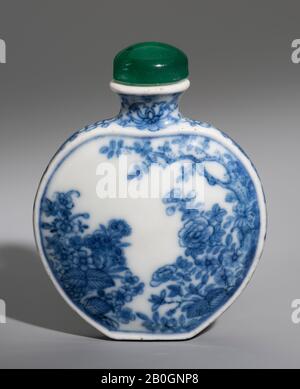 Chinese, Snuff Bottle, Porcelain, Height: 2 1/4 in. (5.7 cm Stock Photo