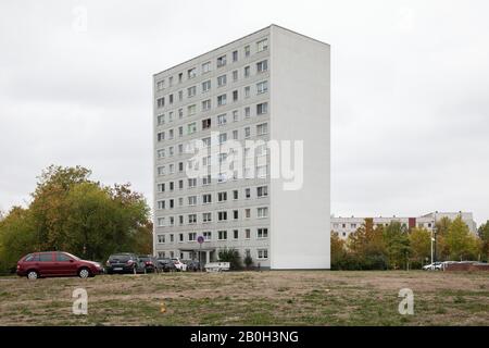 07.10.2018, Halle, Saxony-Anhalt, Germany - Halle-Neustadt prefabricated housing district. 00P181007D140CAROEX.JPG [MODEL RELEASE: NOT APPLICABLE, PRO Stock Photo