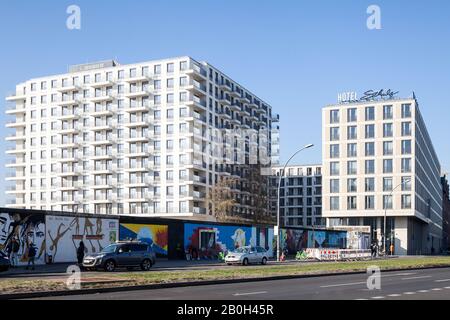 06.11.2018, Berlin, Berlin, Germany - New construction of residential building and Hotel Schulz at the East-Side-Gallery in Muehlenstrasse in Berlin-F Stock Photo