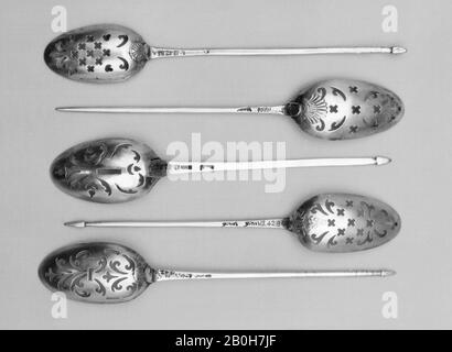 Strainer spoon, British