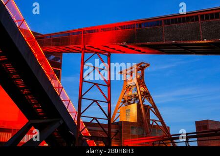 06.01.2020, Essen, North Rhine-Westphalia, Germany - Zollverein Colliery, UNESCO World Heritage Site Zollverein, illuminated red in the evening twilig Stock Photo