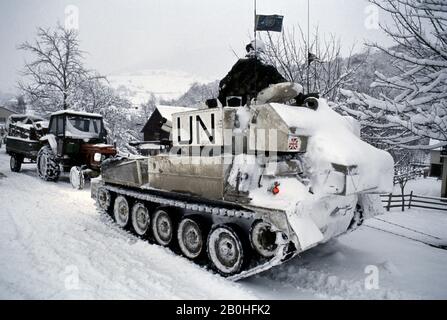 20th January 1994 During the war in central Bosnia: a British Army Scimitar of the Coldstream Guards tows a broken-down tractor in Opara, 12Km south of Novi Travnik. Stock Photo