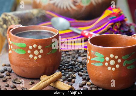 https://l450v.alamy.com/450v/2b0jd40/cafe-de-olla-traditional-mexican-coffee-brewed-in-a-clay-pot-with-cinnamon-and-piloncillo-a-raw-cane-sugar-product-often-formed-into-cones-2b0jd40.jpg