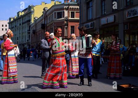 RUSSIA, MOSCOW, ARBAT STREET, FOLK GROUP PERFORMING IN STREET Stock Photo