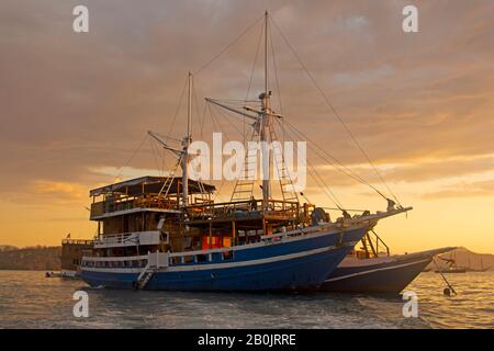 Phinisi, a typical liveaboard dive boat anchored in Labuan Bajo marina, Labuan Bajo, Indonesia Stock Photo