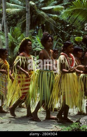 MICRONESIA, CAROLINE ISLS. PULAP ISLAND, NATIVE DANCERS Stock Photo