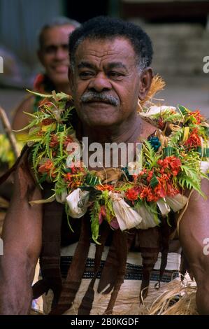 FIJI, VITI LEVU ISLAND, VISEISEI VILLAGE, MAN IN TRADITIONAL COSTUME, PORTRAIT Stock Photo