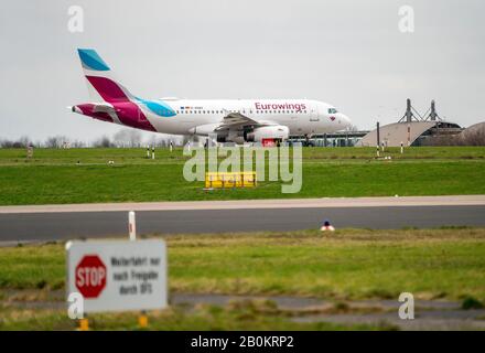 DŸsseldorf International Airport, DUS, Eurowings Airbus A319-132, taxiing to the runway Stock Photo