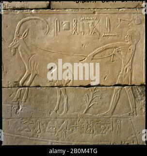 Tomb Chapel of Raemkai: South Wall, Old Kingdom, Dynasty 5, ca. 2446–2389 B.C., From Egypt, Memphite Region, Saqqara, North of the Djoser pyramid complex, Mariette D3, Egyptian Antiquities Service/Quibell excavations, 1907–08, Limestone, paint Stock Photo