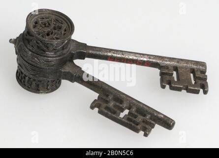 Double Key, European, 15th–16th century, European, Iron, Overall (closed): 1 3/16 x 3 3/8 x 13/16 in. (3 x 8.5 x 2.1 cm), Overall (fully extended): 5 1/4 x 1 3/16 x 13/16 in. (13.3 x 3 x 2.1 cm), Metalwork-Iron Stock Photo