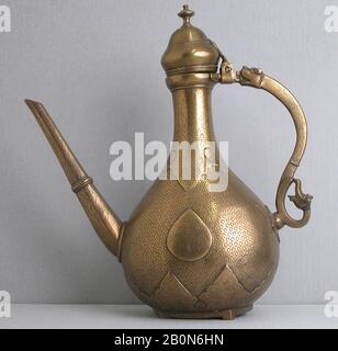 Ewer, 18th–19th century, Attributed to India or Iran, Brass; cast, cut, and chased, H. 12 9/16 in. (31.9 cm), W. 11 3/4 in. (29.8 cm), D. 5 5/16 in. (13.5 cm), Metal Stock Photo