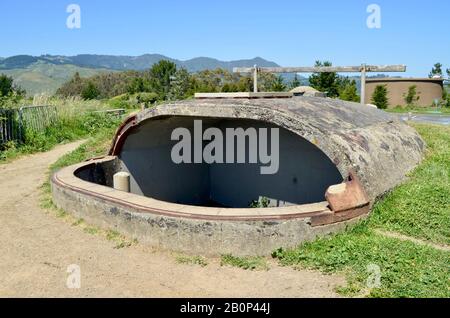 An observation bunker built during the Second World War as part of the American coastal defense.  Muir Beach Overlook, California. Stock Photo