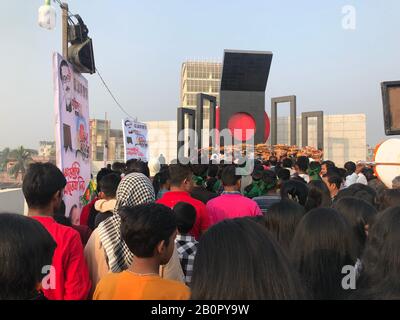 Jamalpur, Bangladesh. 21st Feb, 2020. Thousands of people gather at Jamalpur Language Martyrs' Memorial monument with flowers in homage to the martyrs of the 1952 Bengali Language Movement in Dhaka on February 21, 2020, on International Mother Language Day. (Photo by Ryan Rahman/Pacific Press) Credit: Pacific Press Agency/Alamy Live News Stock Photo