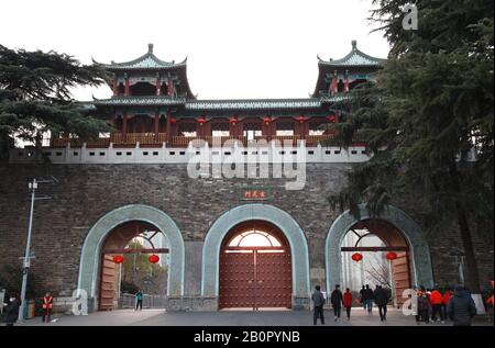 Jiangsu, Jiangsu, China. 21st Feb, 2020. Jiangsu, CHINA-On February 20, 2020, in Nanjing, Jiangsu province, some residents came to Xuanwu lake park to get close to nature and enjoy the beautiful spring scenery. Credit: SIPA Asia/ZUMA Wire/Alamy Live News Stock Photo