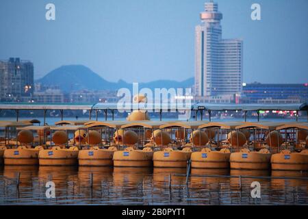 Jiangsu, Jiangsu, China. 21st Feb, 2020. Jiangsu, CHINA-On February 20, 2020, in Nanjing, Jiangsu province, some residents came to Xuanwu lake park to get close to nature and enjoy the beautiful spring scenery. Credit: SIPA Asia/ZUMA Wire/Alamy Live News Stock Photo