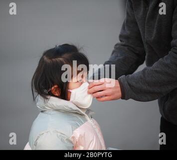 Jiangsu, Jiangsu, China. 21st Feb, 2020. Jiangsu, CHINA-On February 20, 2020, in Nanjing, Jiangsu province, some residents came to Xuanwu lake park to get close to nature and enjoy the beautiful spring scenery. Credit: SIPA Asia/ZUMA Wire/Alamy Live News Stock Photo