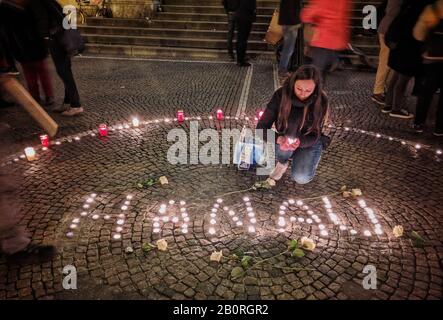 Munich, Bavaria, Germany. 21st Feb, 2020. Demonstrators at Munich's Odeonsplatz hold a memorial and light candles for the victims of the Hanau right-extremist terror attack that claimed the lives of ten people at a shisha bar. Credit: Sachelle Babbar/ZUMA Wire/Alamy Live News Stock Photo