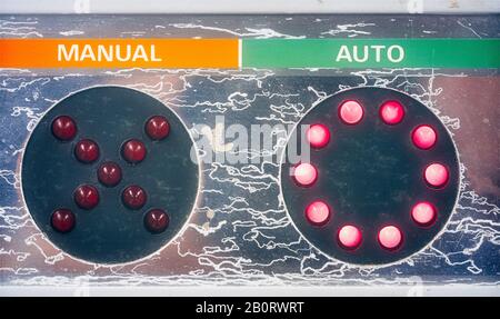 'Manual' | 'Auto' disk drive indicators on an ICL 2960 series mainframe computer at the National Computer Centre in Buckinghamshire. Stock Photo
