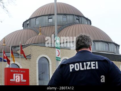 Duisburg, Germany. 21st Feb, 2020. A policeman is standing in front of the DITIB-Merkez Mosque before the Friday prayer. NRW Interior Minister Reul (CDU) had ordered to secure places where many Muslim fellow citizens are staying. Credit: Roland Weihrauch/dpa/Alamy Live News Stock Photo
