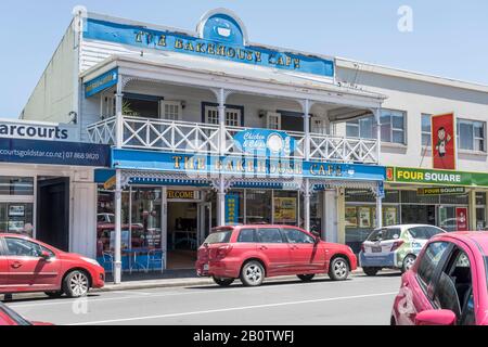 THAMES, NEW ZEALAND - November 07 2019: cityscape of historical village with decorated covered walkway of commercial buildings on main street, shot in Stock Photo