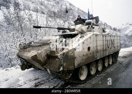20th January 1994 During the war in central Bosnia: a British Army Warrior of the Coldstream Guards on the roadside, immediately south of the Muslim village of Lisac. Stock Photo