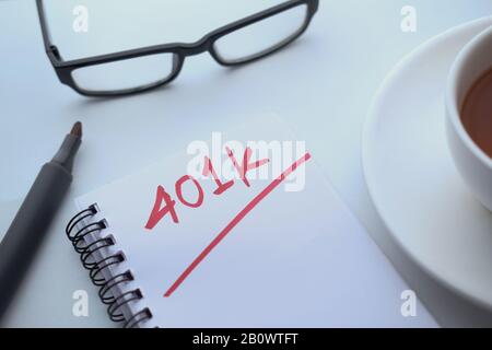 top view of 401k text on notepad with tea on table  Stock Photo
