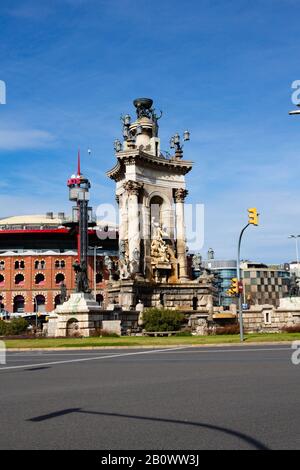 Placa d’Espanya and fountain with Arenas de Barcelona in the background. Barcelona, Catalunya, Spain Stock Photo