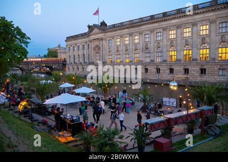 Dancing in the beach bar on the Spree, opposite Bodemuseum, Museumsinsel, Mitte, Berlin, Germany, Europe Stock Photo