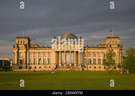 Reichstag in the evening light, Mitte, Berlin, Germany, Europe Stock Photo