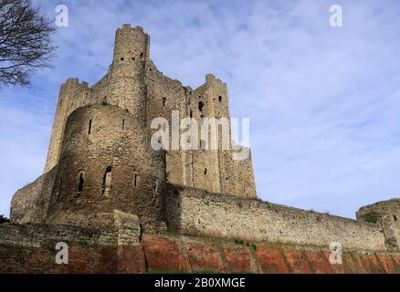 The ancient walls and towers of Rochester Castle in Kent Stock Photo ...