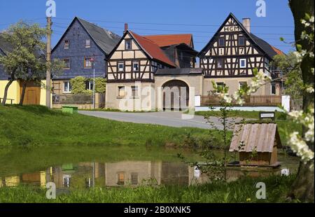 Nitschareuth, historic village green with half-timbered courtyard, Thuringia, Germany, Stock Photo