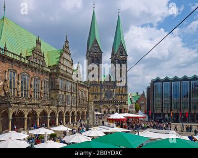 Market with town hall and cathedral in the Hanseatic city of Bremen, Bremen, Germany, Stock Photo