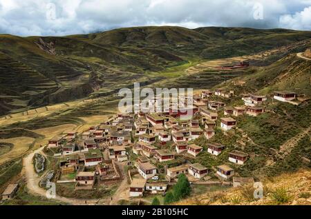 Tibetan monastic community in remote Kham province. Tibet Stock Photo