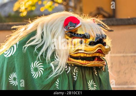 ueno, japan - january 02 2020: Japanese dancer who wears the new year's  traditional Shishimai lion costume composed of a wooden head with eyes gilded Stock Photo
