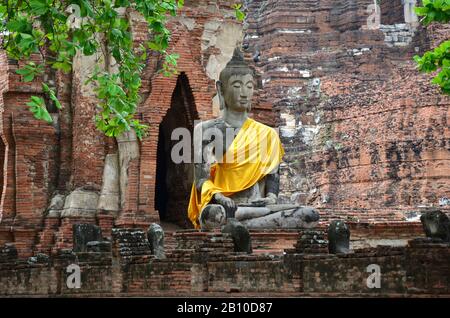 Buddha statue, Wat Mahathat temple in the old royal city of Ayutthaya, Thailand Stock Photo