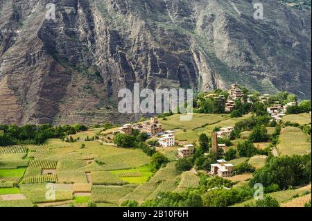 Towers of the Tibetan village of Danba in the Tibetan Plateau, Sichuan Province, China Stock Photo