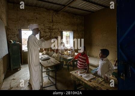 Children of a school in central Sahara, Sudan Stock Photo