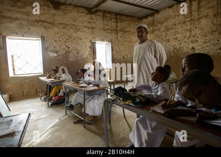 Children of a school in central Sahara, Sudan Stock Photo